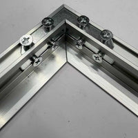 Detail van aluminium plafondframe voor hexagon LED systeem